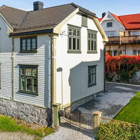Brekkehagen بيت للعطل *